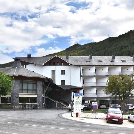 Hotel Y Apartamentos Snoe Исаба Екстериор снимка