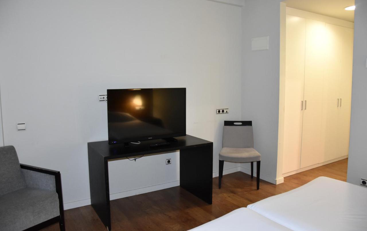 Hotel Y Apartamentos Snoe Исаба Екстериор снимка