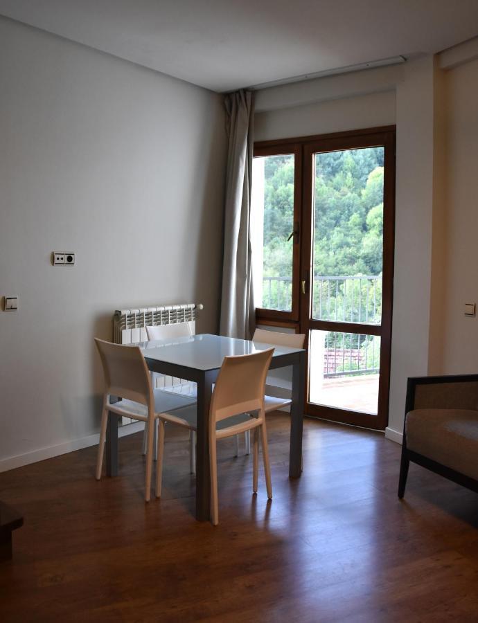 Hotel Y Apartamentos Snoe Исаба Екстериор снимка