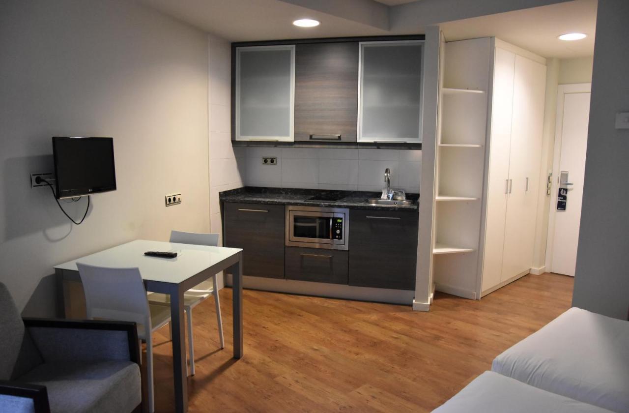 Hotel Y Apartamentos Snoe Исаба Екстериор снимка