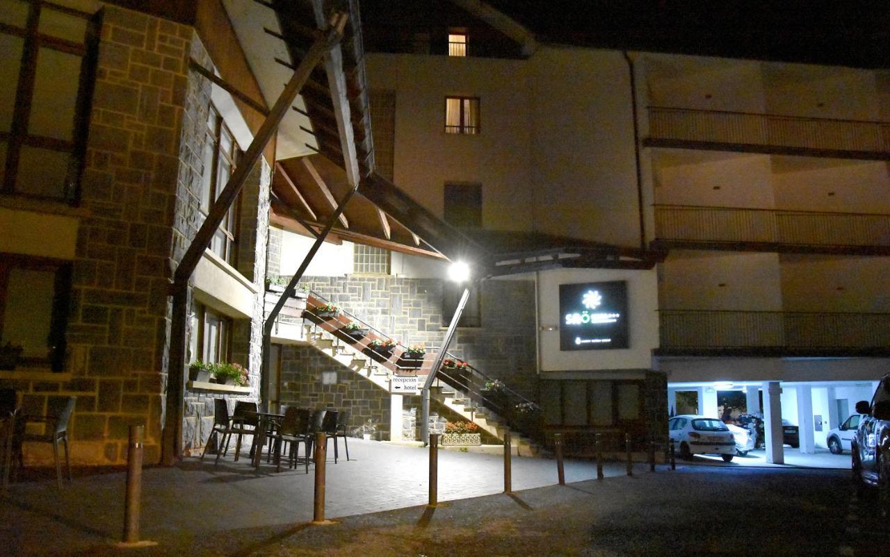 Hotel Y Apartamentos Snoe Исаба Екстериор снимка