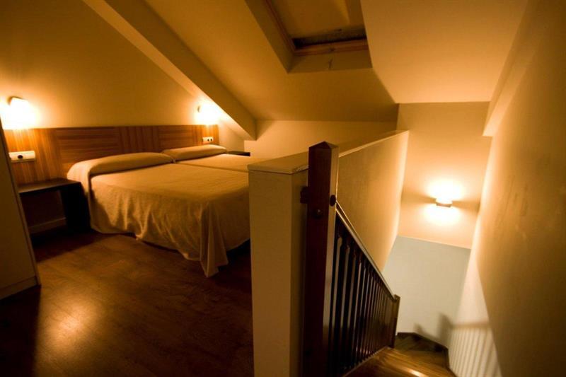 Hotel Y Apartamentos Snoe Исаба Екстериор снимка