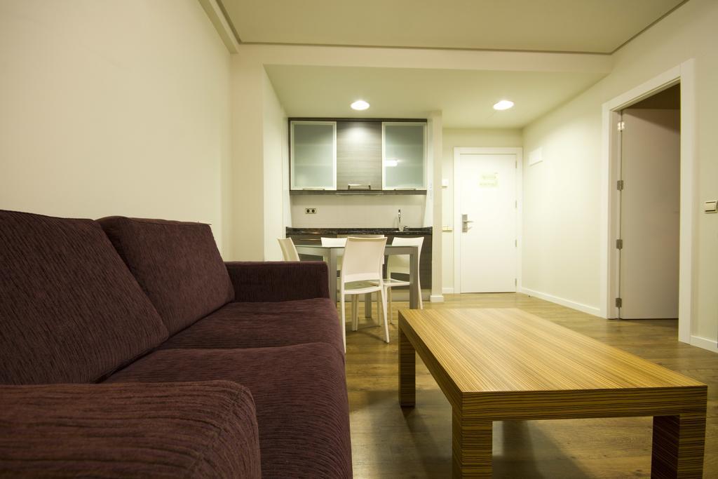 Hotel Y Apartamentos Snoe Исаба Екстериор снимка