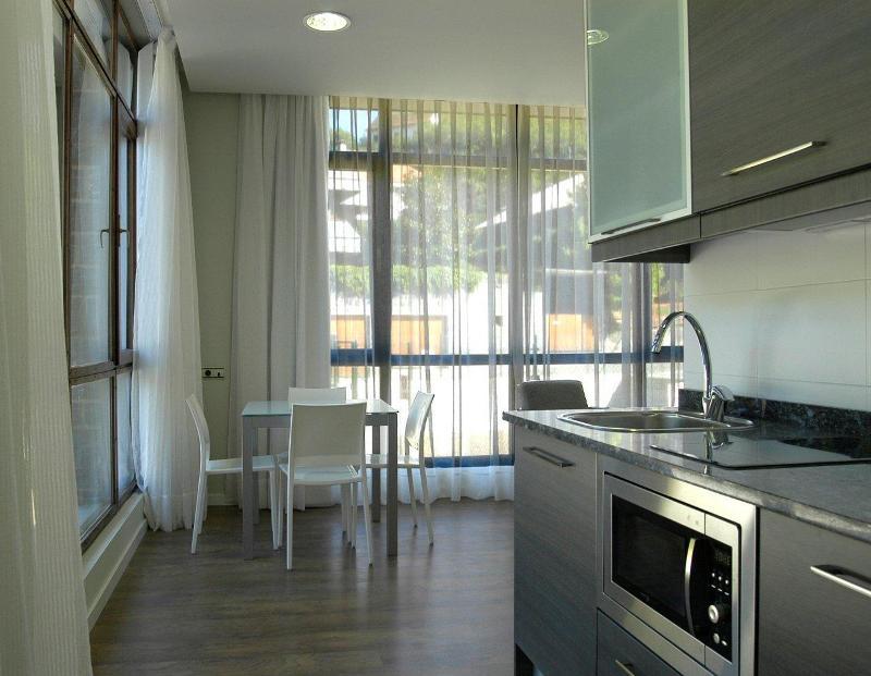 Hotel Y Apartamentos Snoe Исаба Екстериор снимка