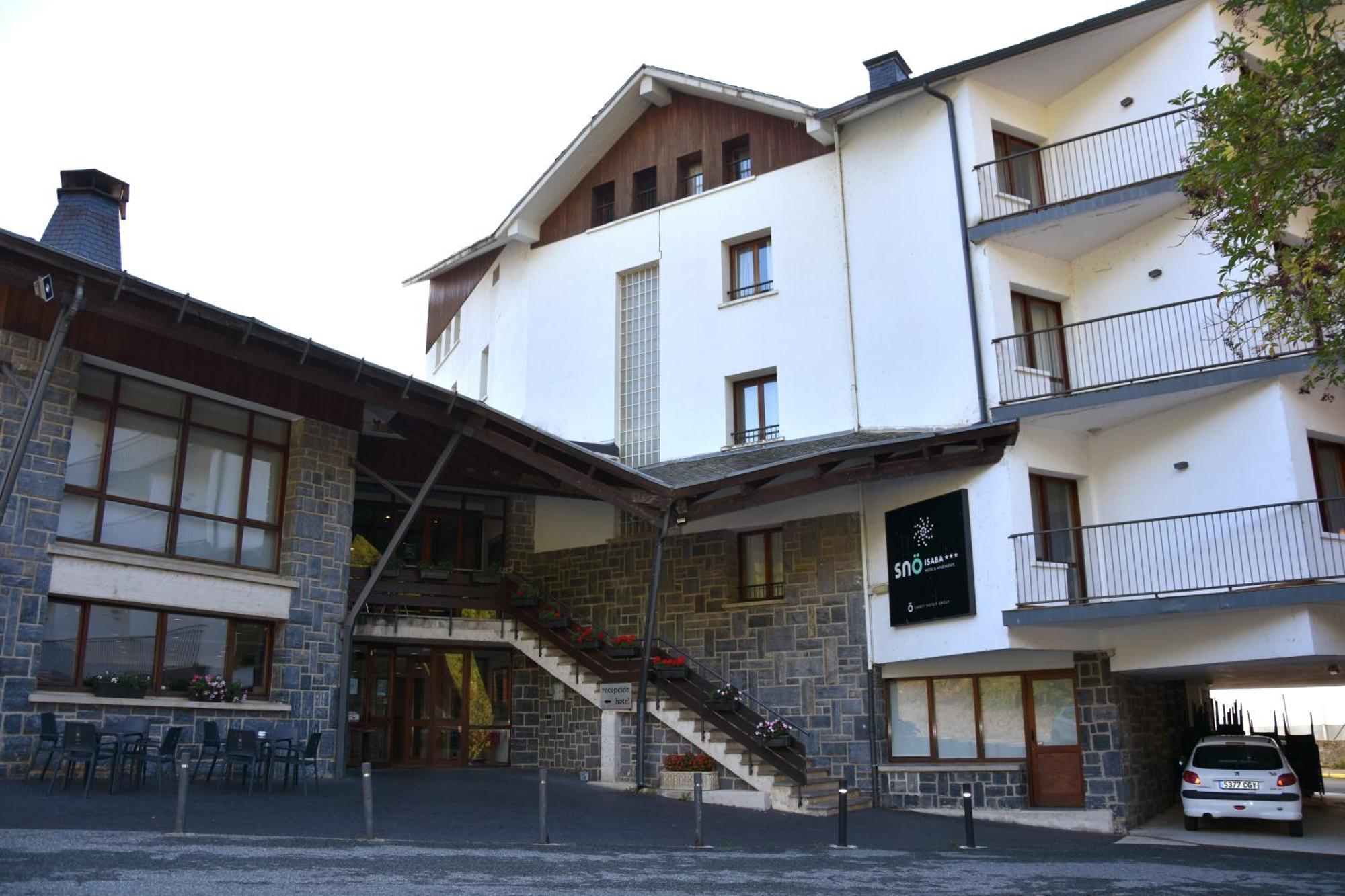 Hotel Y Apartamentos Snoe Исаба Екстериор снимка