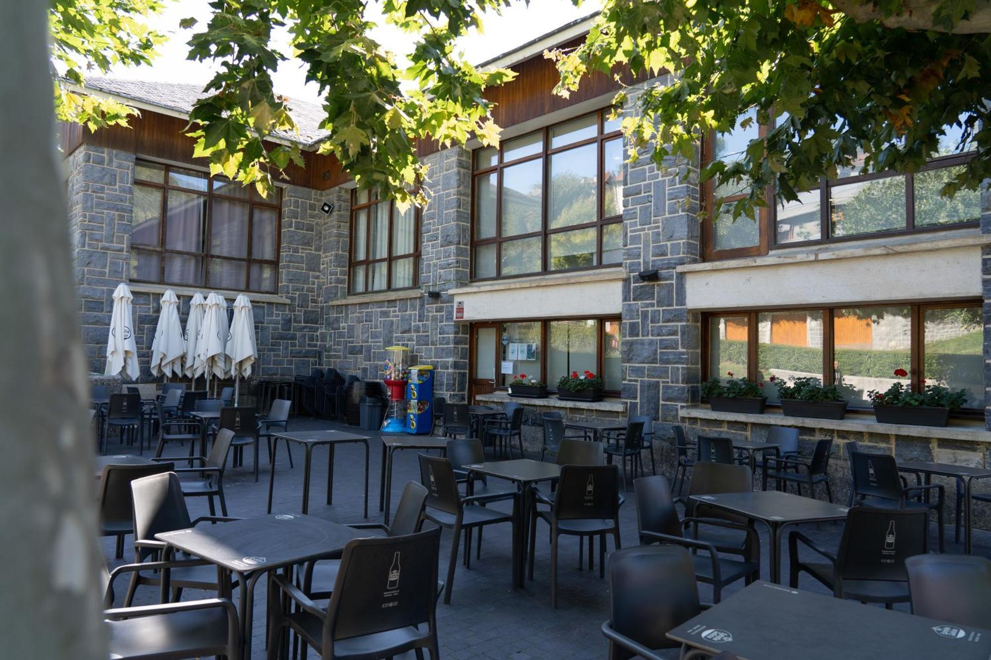 Hotel Y Apartamentos Snoe Исаба Екстериор снимка
