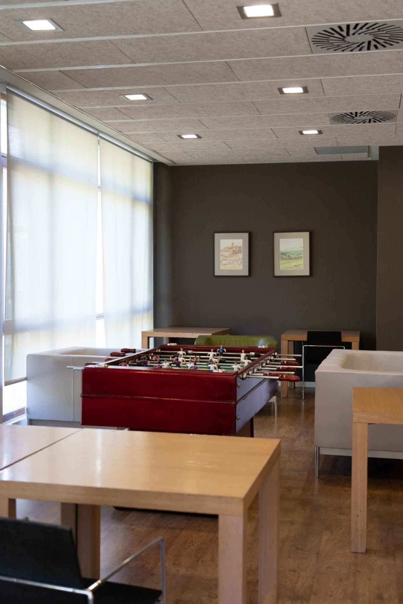 Hotel Y Apartamentos Snoe Исаба Екстериор снимка
