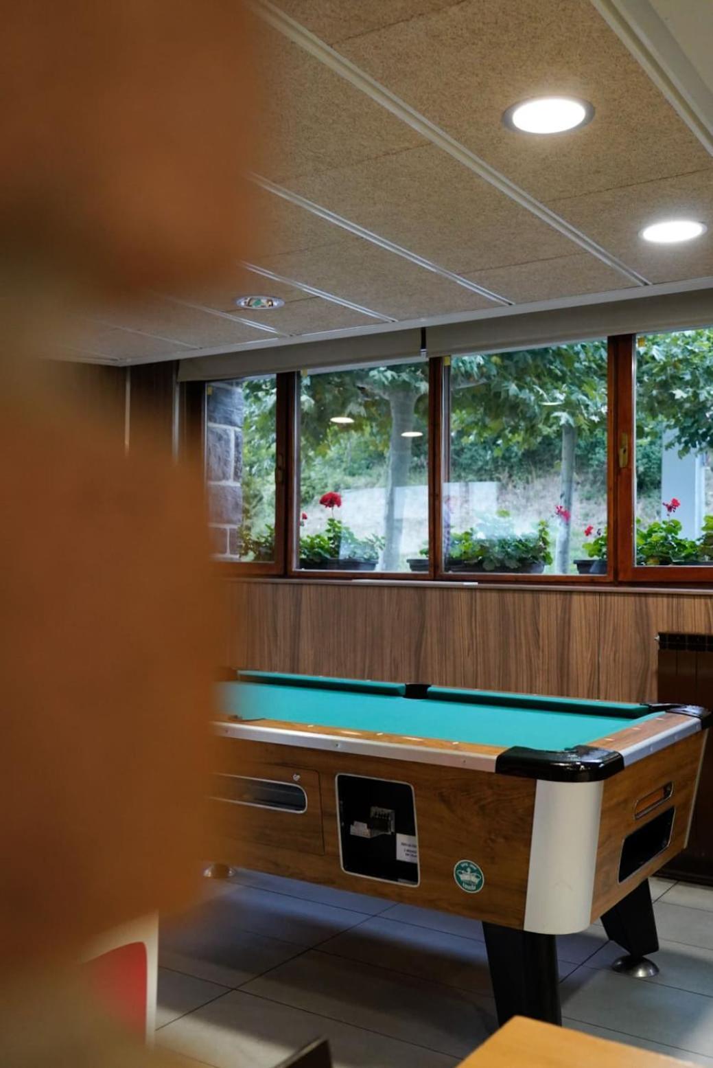 Hotel Y Apartamentos Snoe Исаба Екстериор снимка