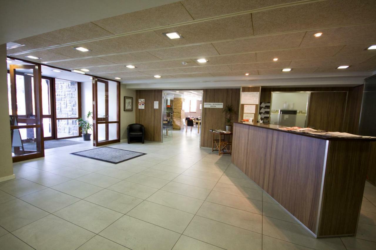 Hotel Y Apartamentos Snoe Исаба Екстериор снимка