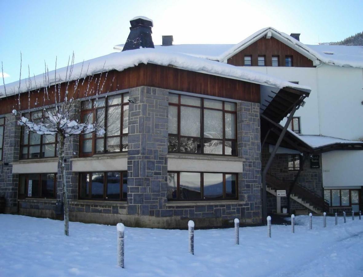 Hotel Y Apartamentos Snoe Исаба Екстериор снимка